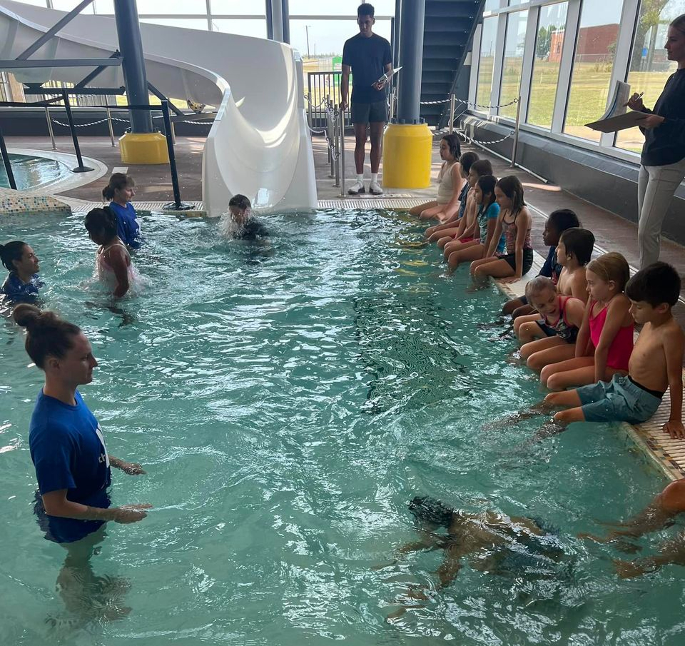 kids in swimming pool