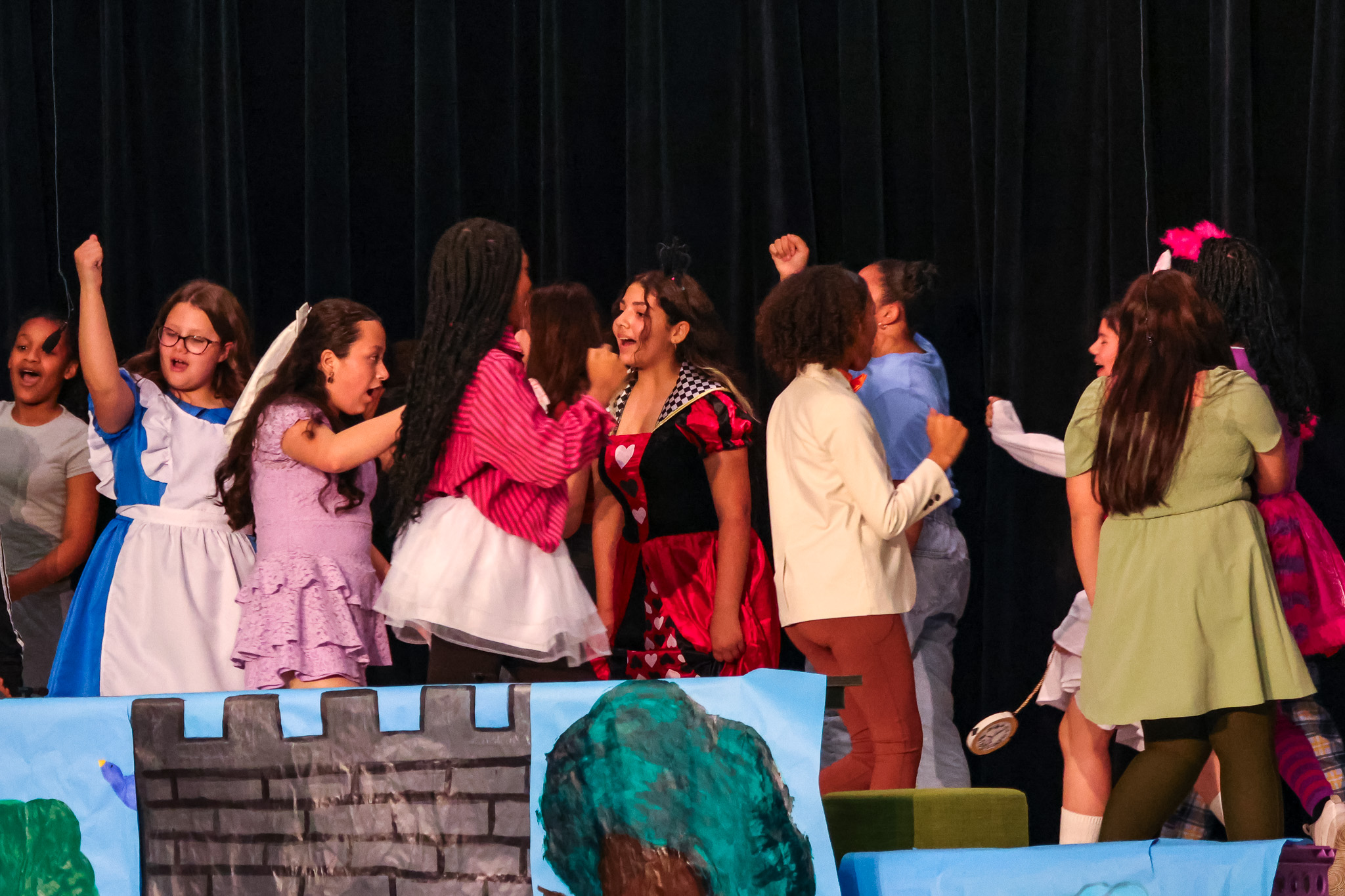 𝑨𝒍𝒊𝒄𝒆 𝒊𝒏 𝑾𝒐𝒏𝒅𝒆𝒓𝒍𝒂𝒏𝒅