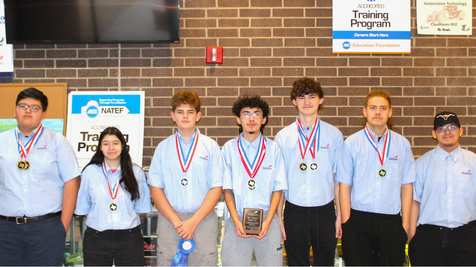 Lobo Auto Skills USA pose after winning big at district.