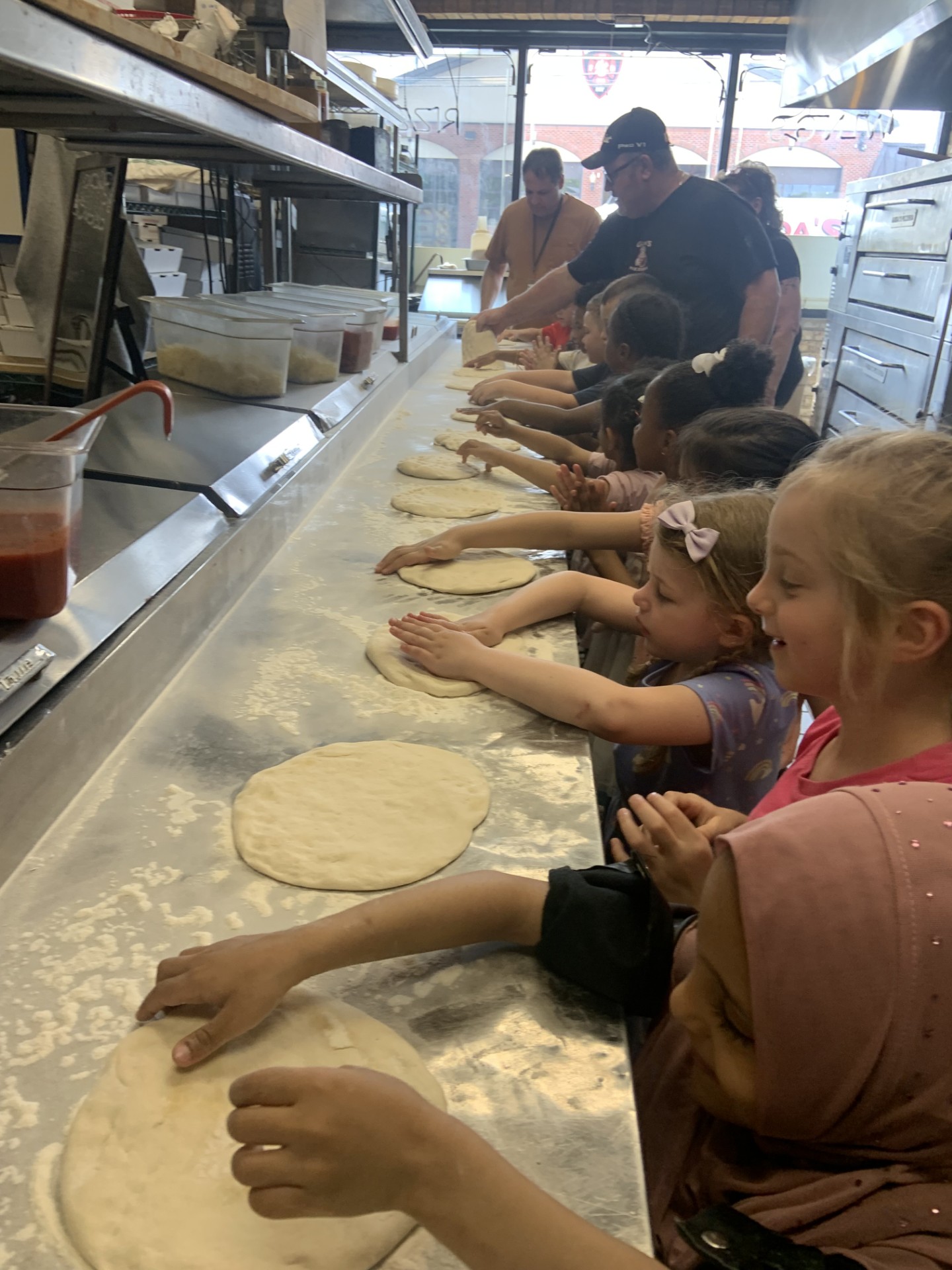 Students making pizzas