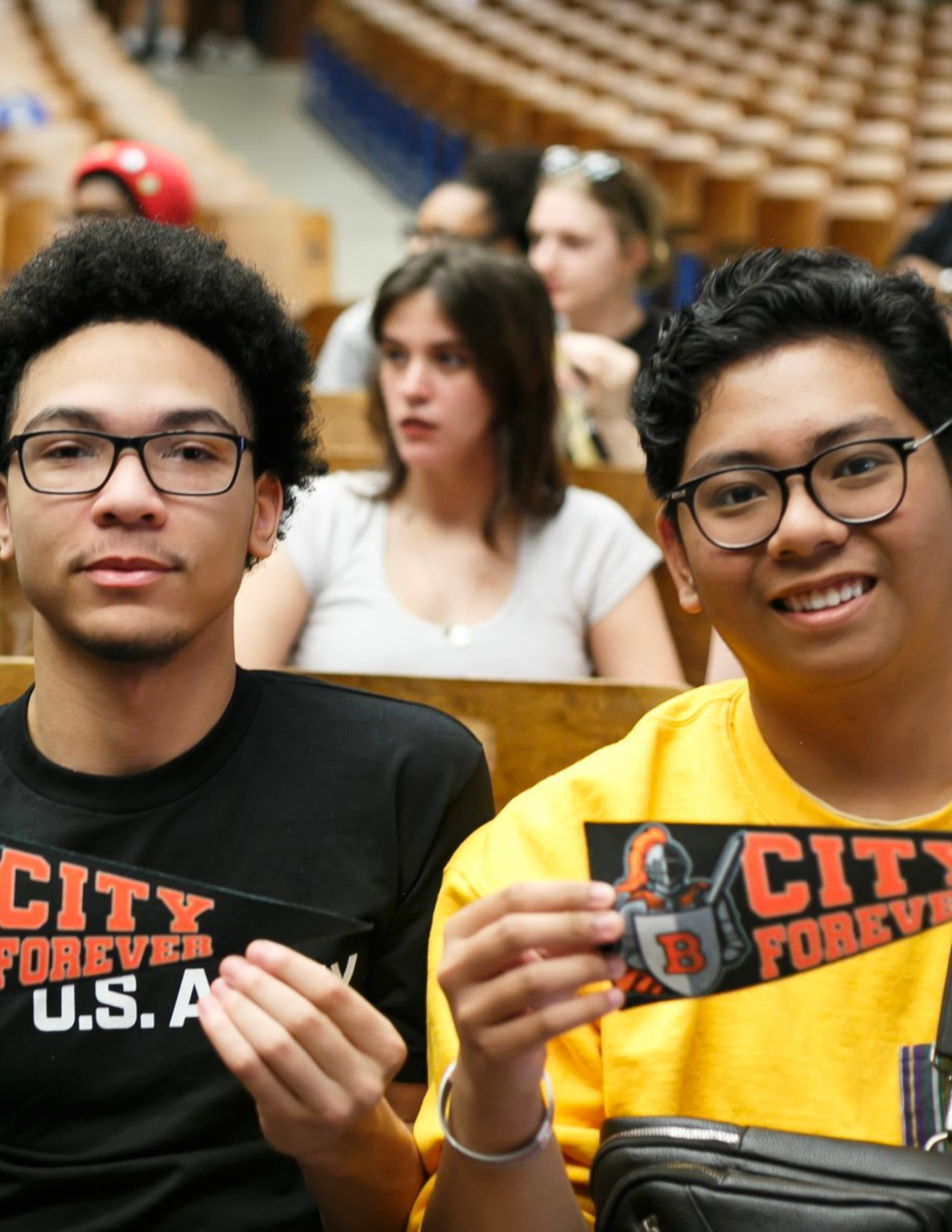 Dos estudiantes de City College