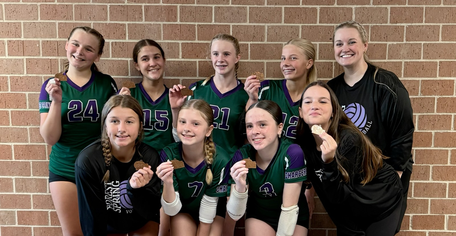 8th grade fsms volleyball team posing with their medals