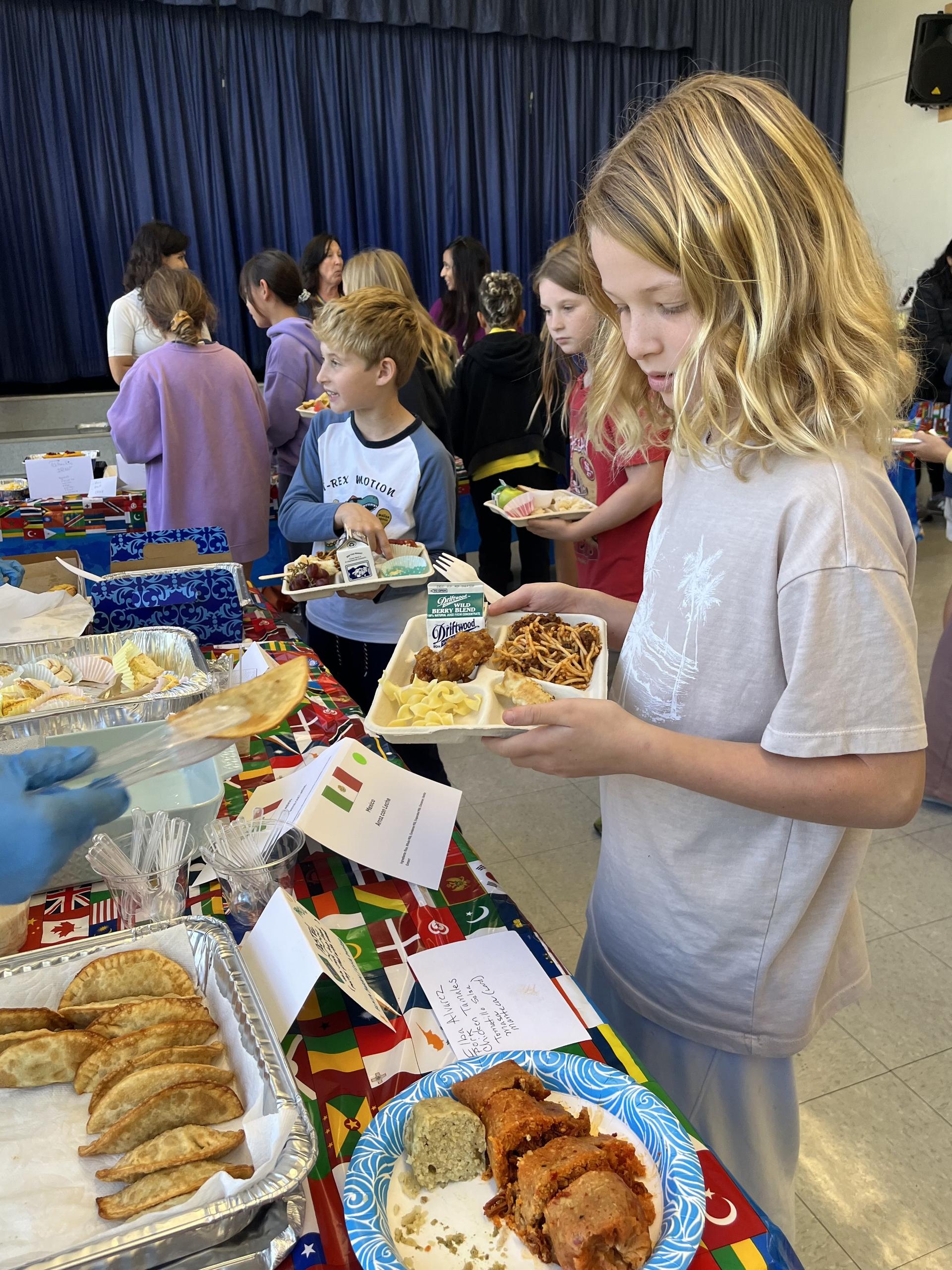 Students enjoy Friendsgiving Day