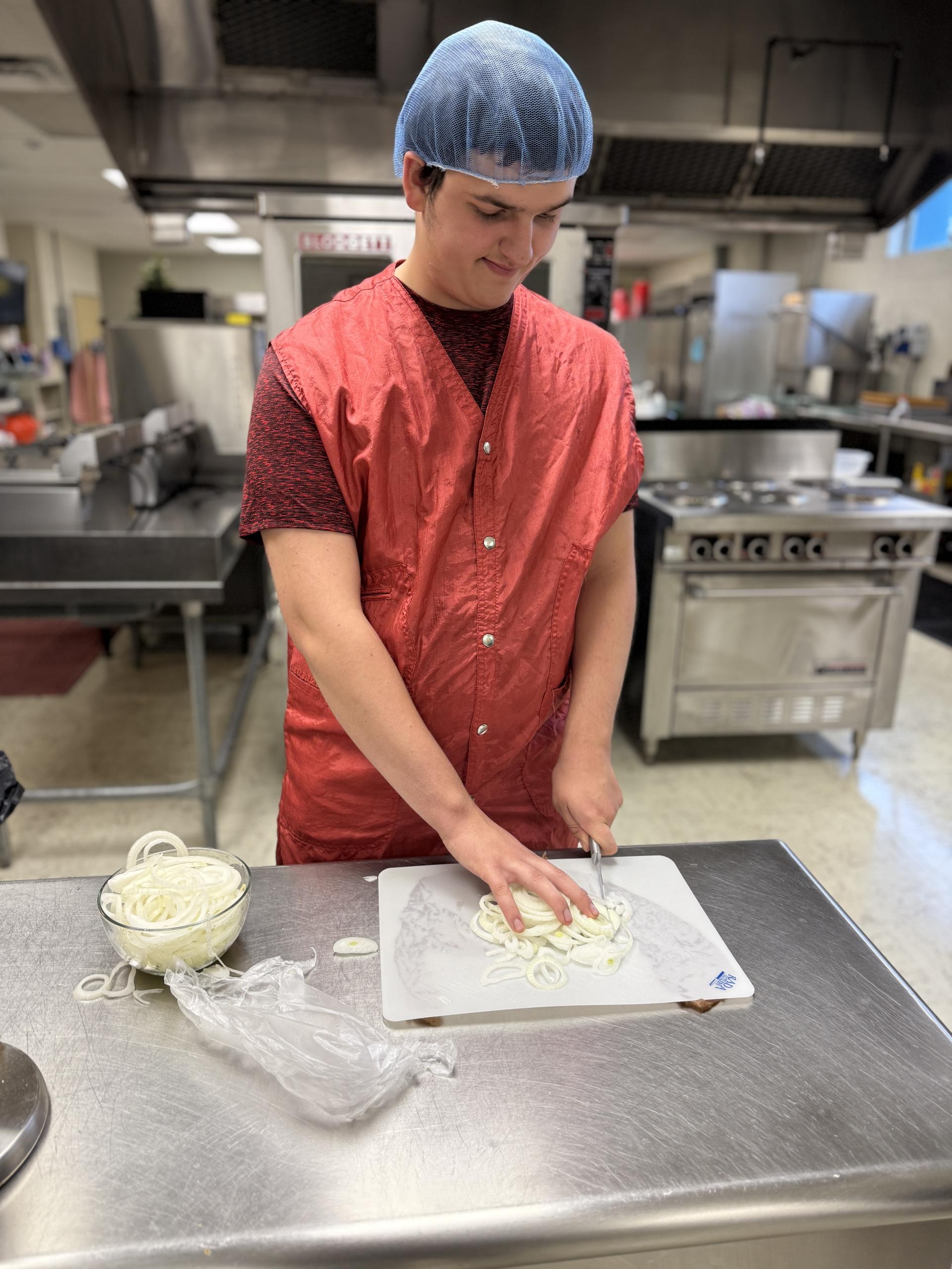 A student chops onions