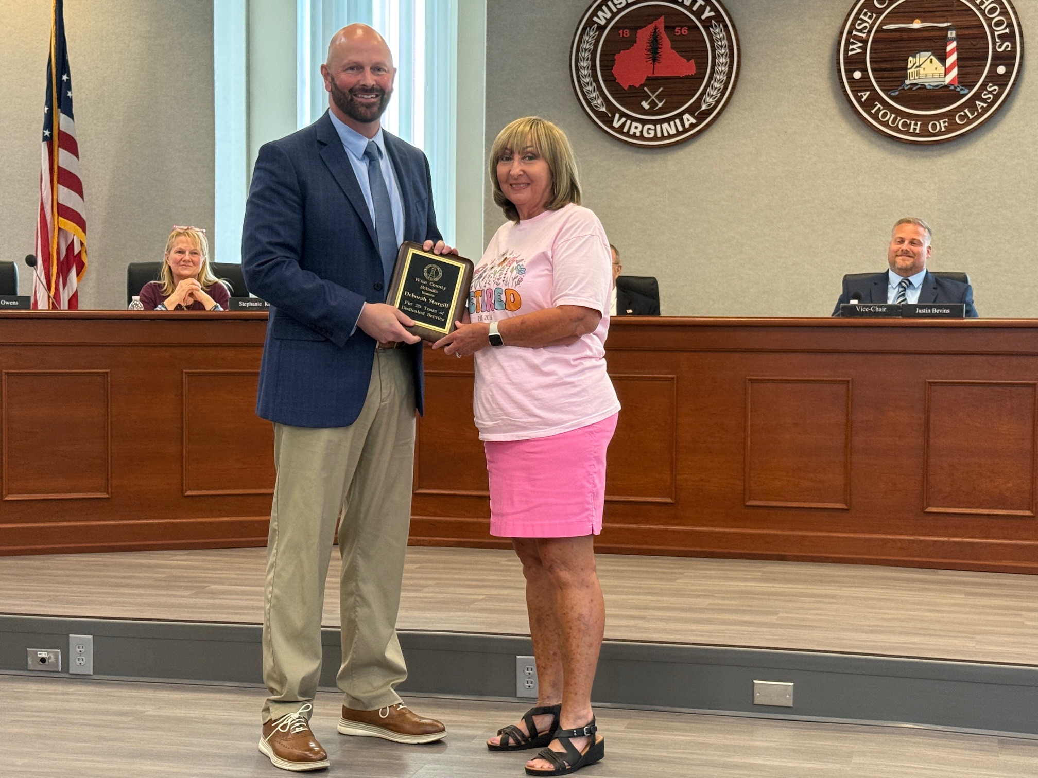 Dr. Mike Goforth presents a retirement plaque to Mrs. Debbie Sturgill | 25 Years of Service