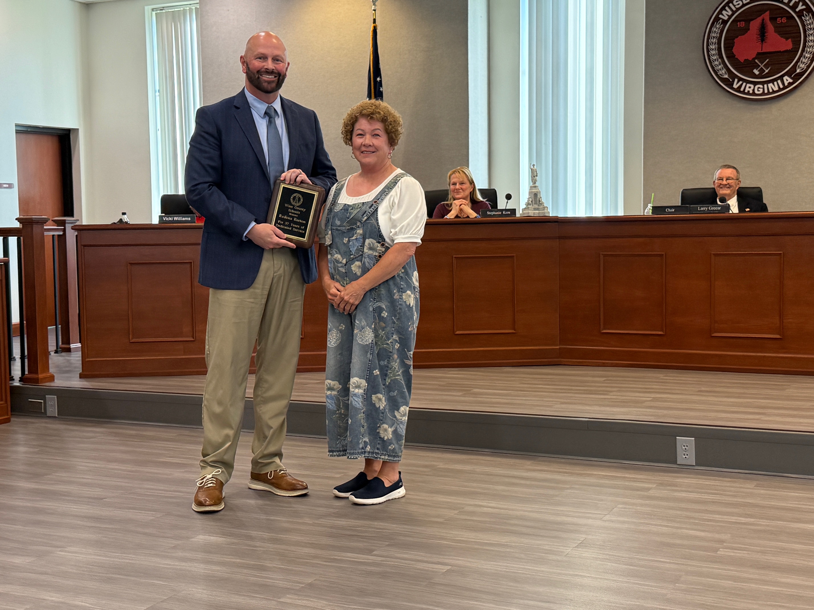 Dr. Mike Goforth presents a plaque to Mrs. Redena Barton