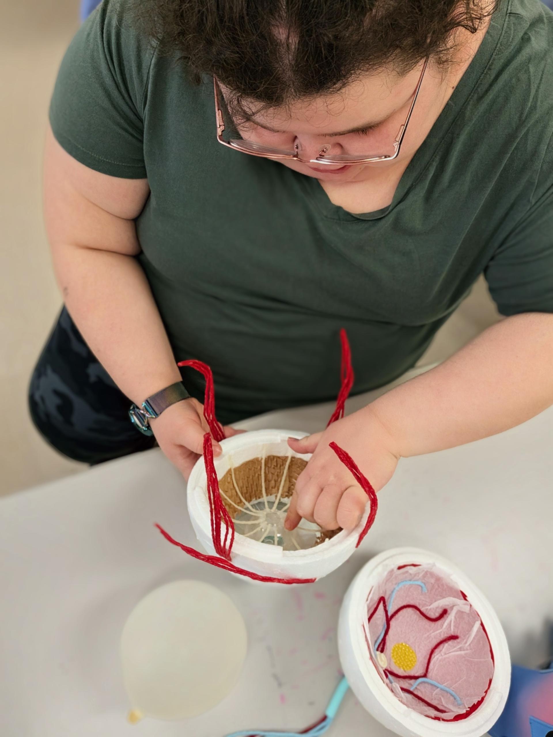 Jessie feels the plastic webbing