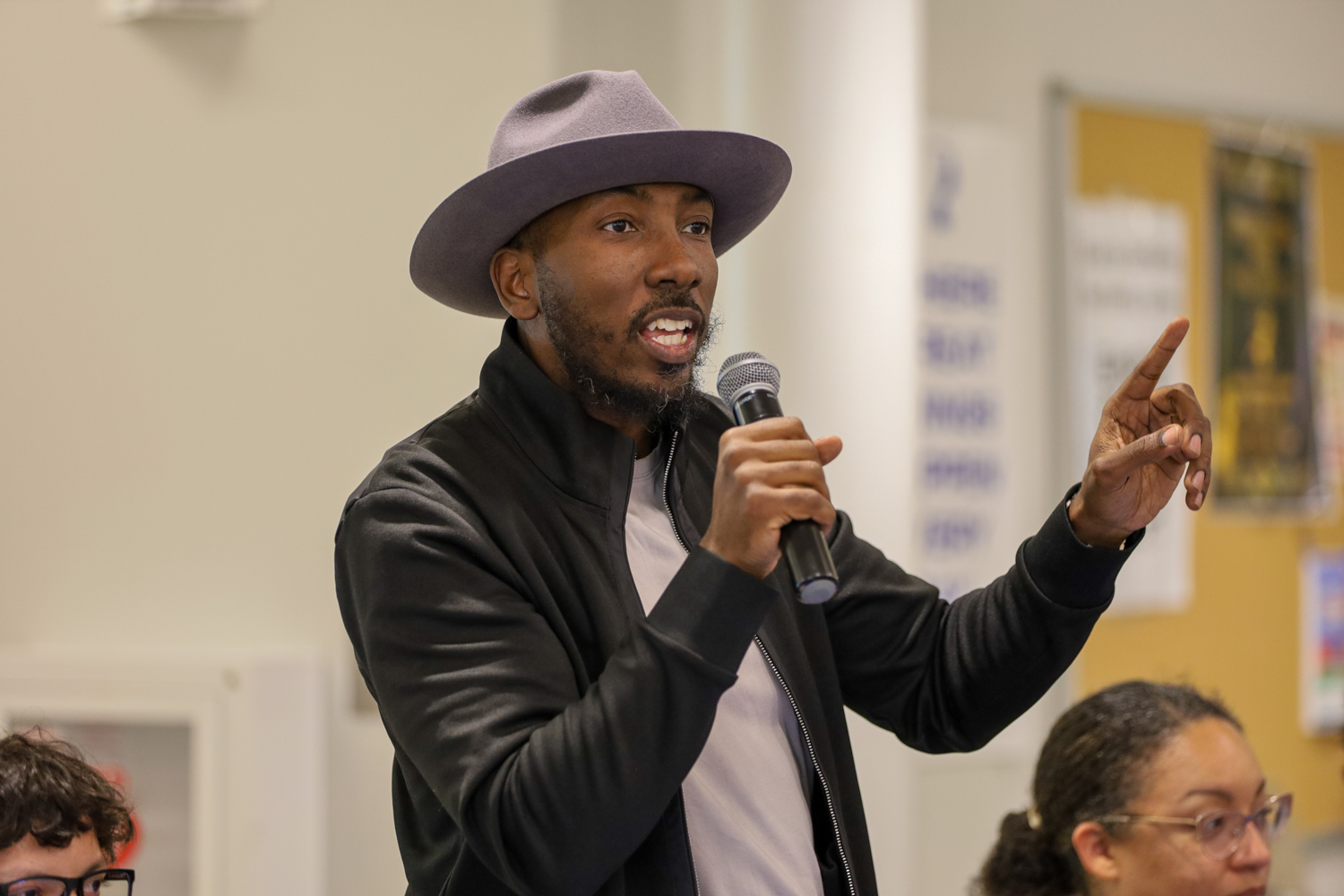 Comisionado Mujahid Muhammad - Presidente del Comité de Seguridad e Integridad