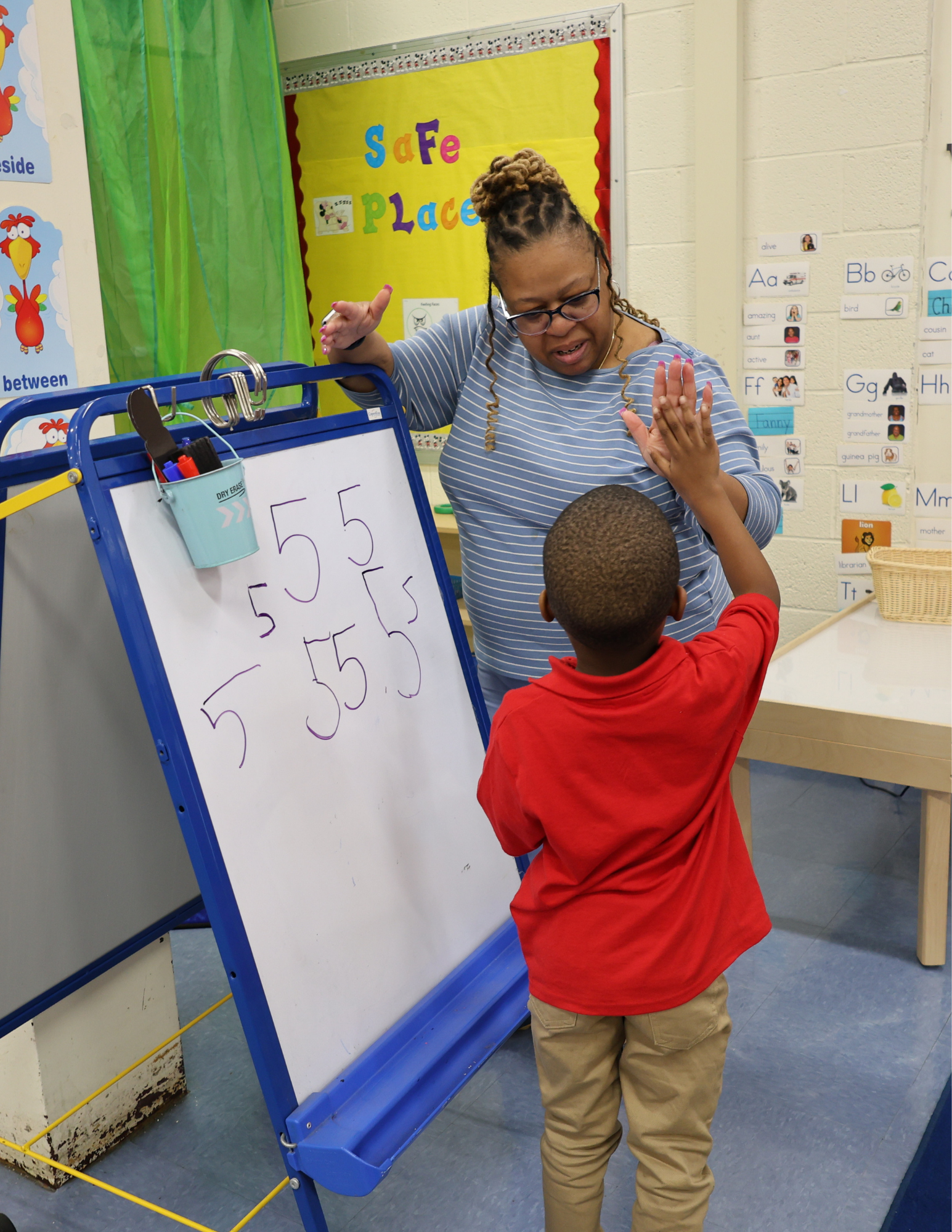 Pre-kindergarten en la escuela primaria Dr. Bernard Harris Sr. 