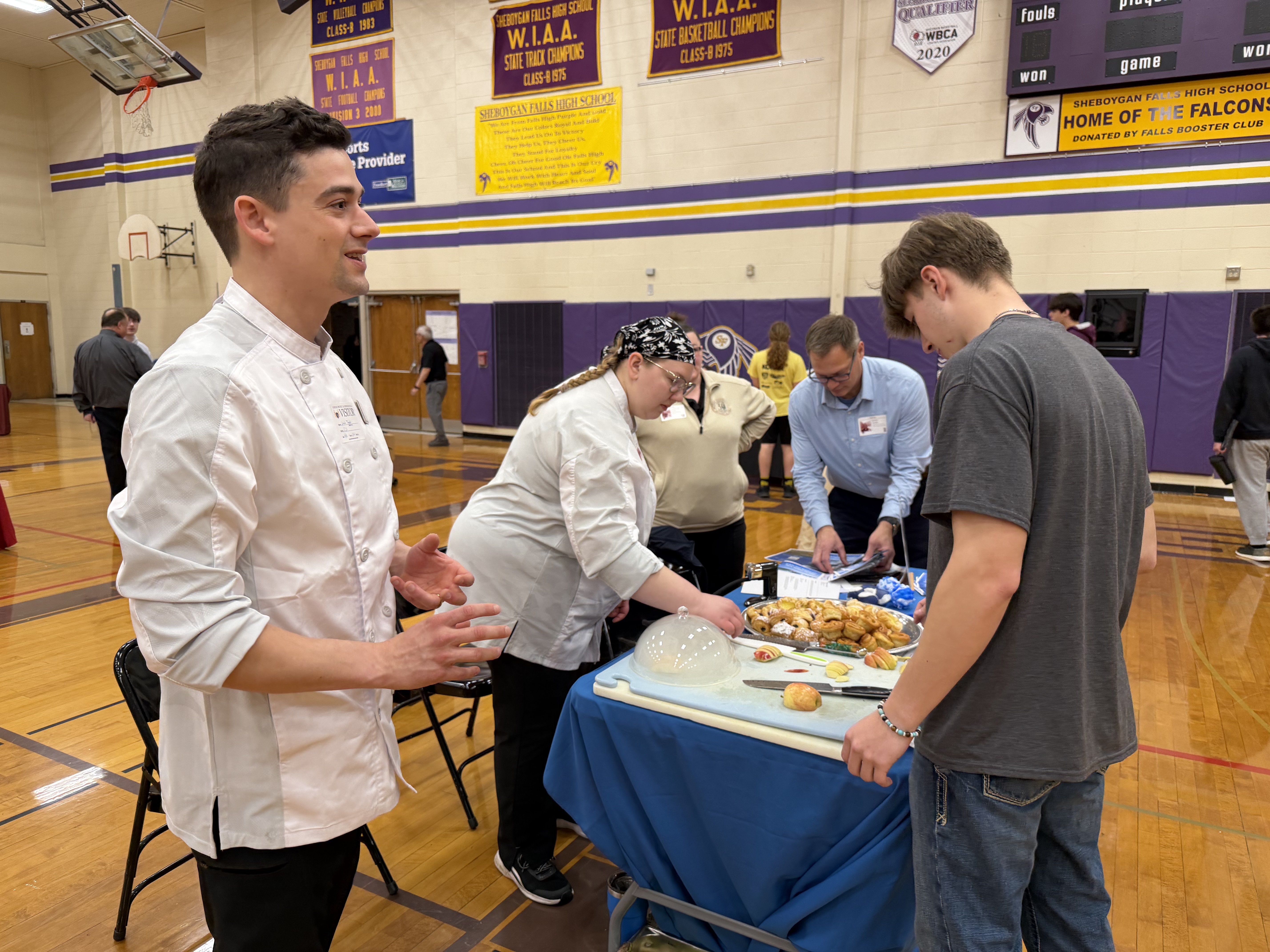 SFHS students at the job fair