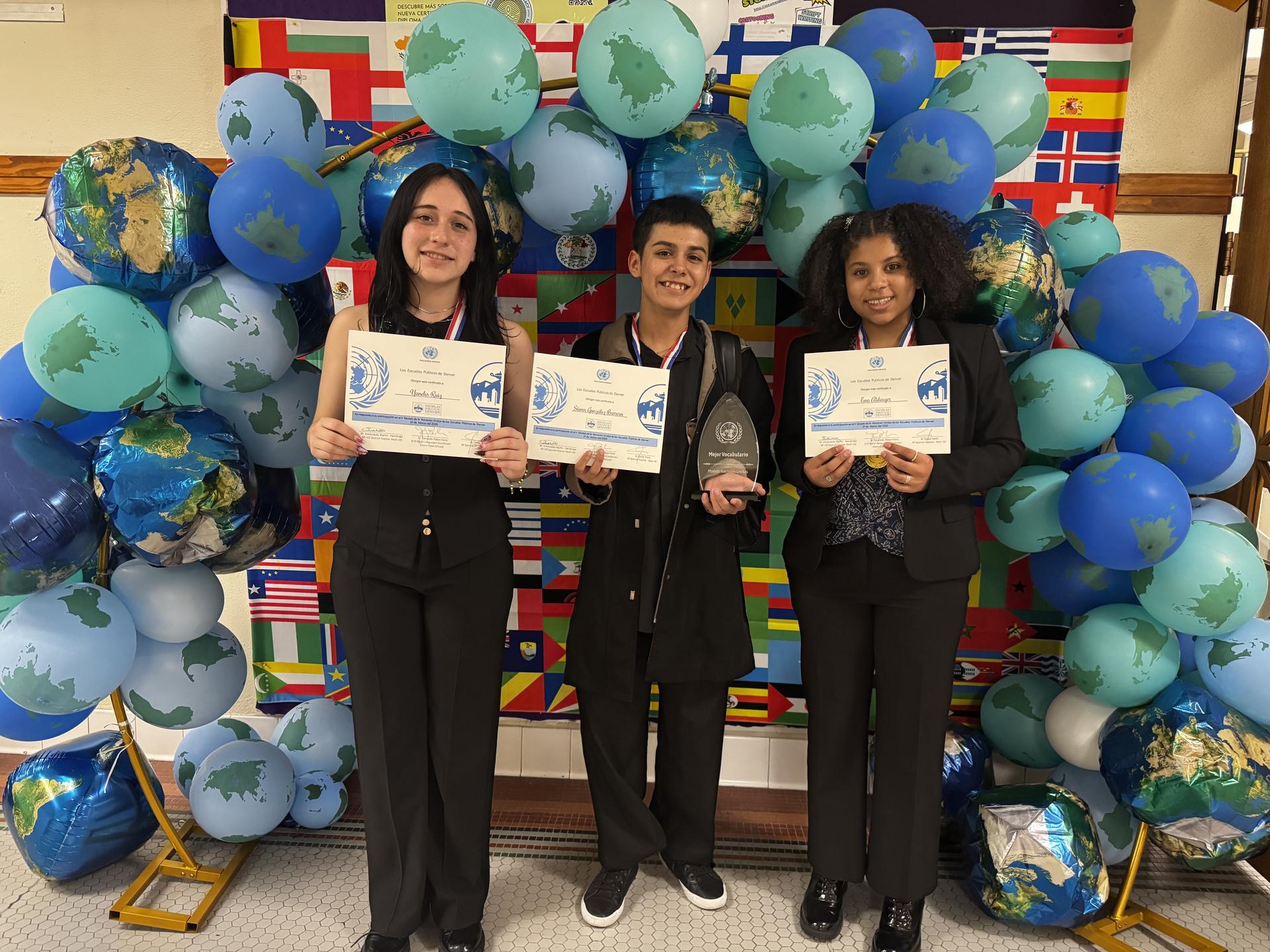 Model UN Spanish winners hold certificates
