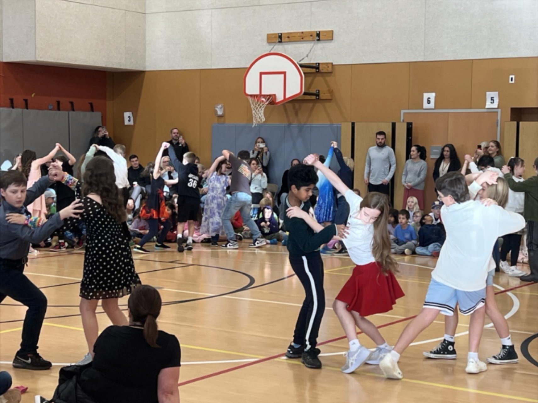 Thunder Mountain Middle School Students performing choir