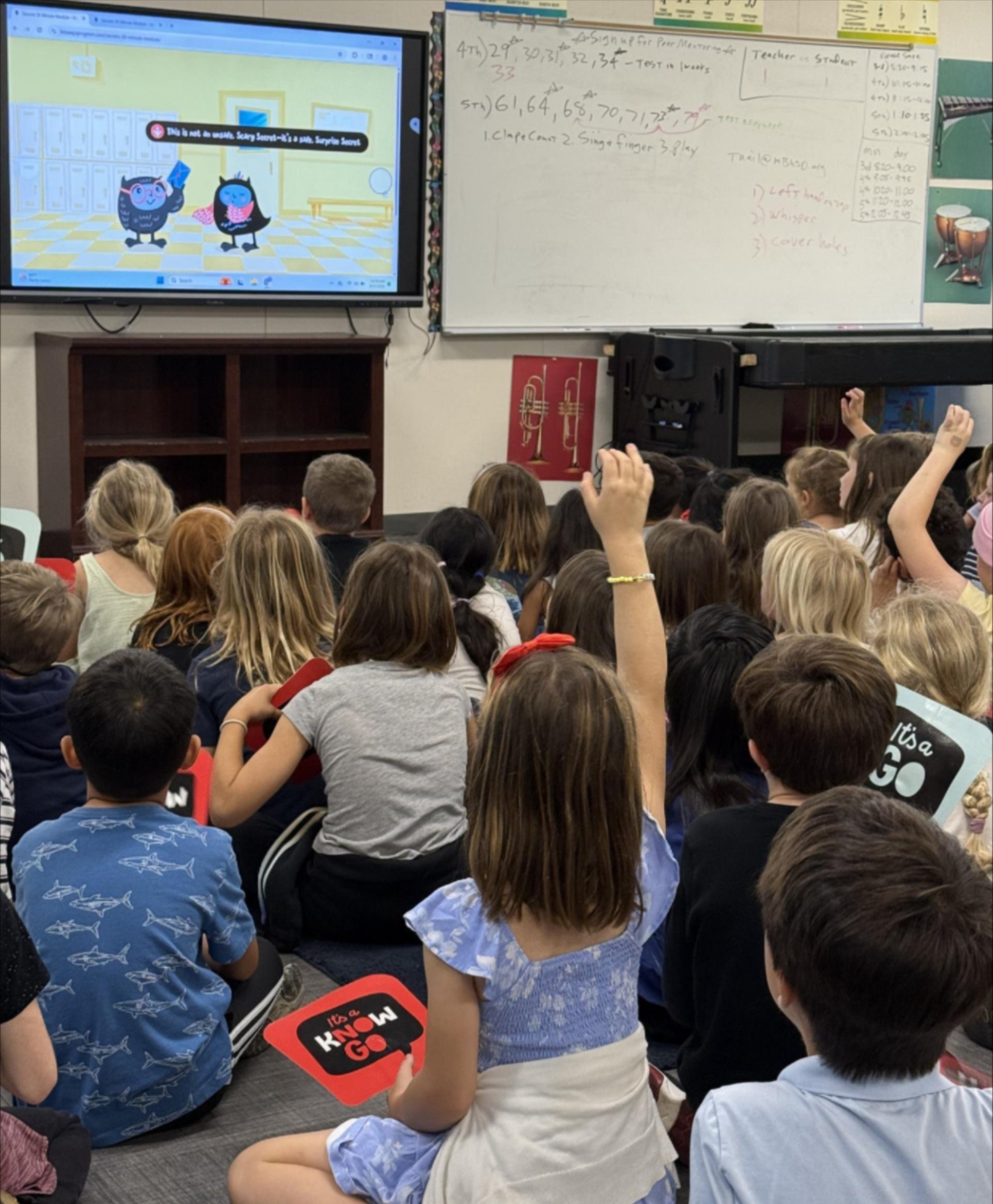 classroom of kids sitting on floor