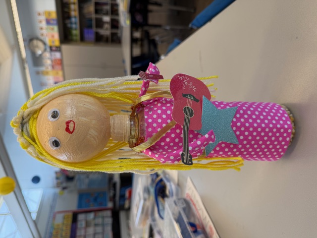 School Spotlight | Robinson Second Graders Bring Heroes to Life Through Biography Project