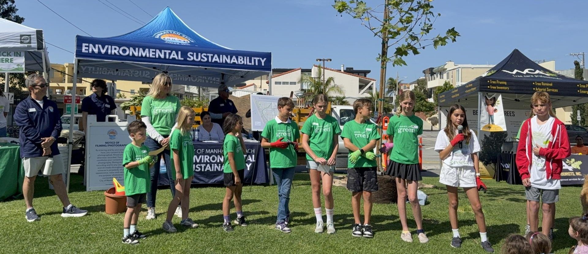 Manhattan Beach Community Comes Together for Earth Day Tree Planting