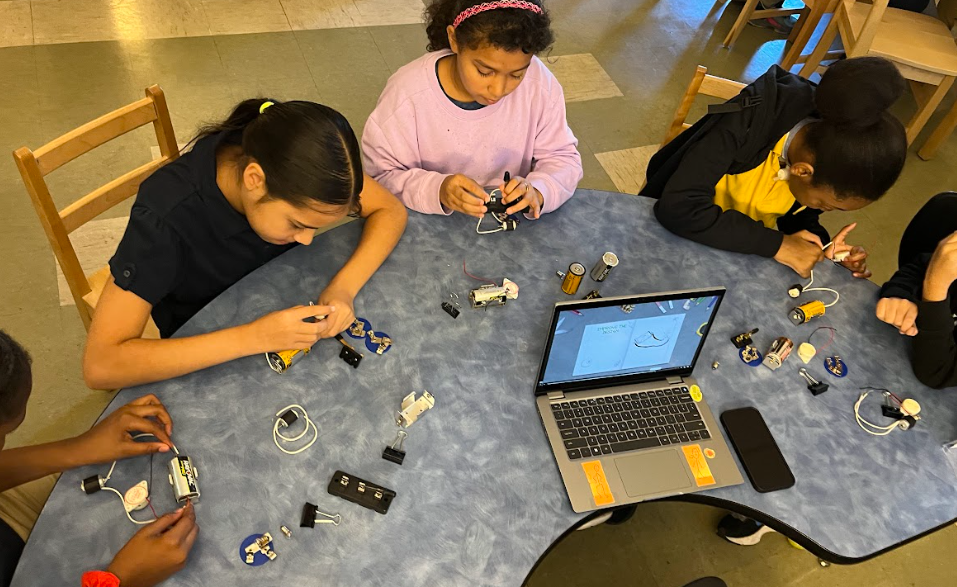 Students bulid circuits at a table