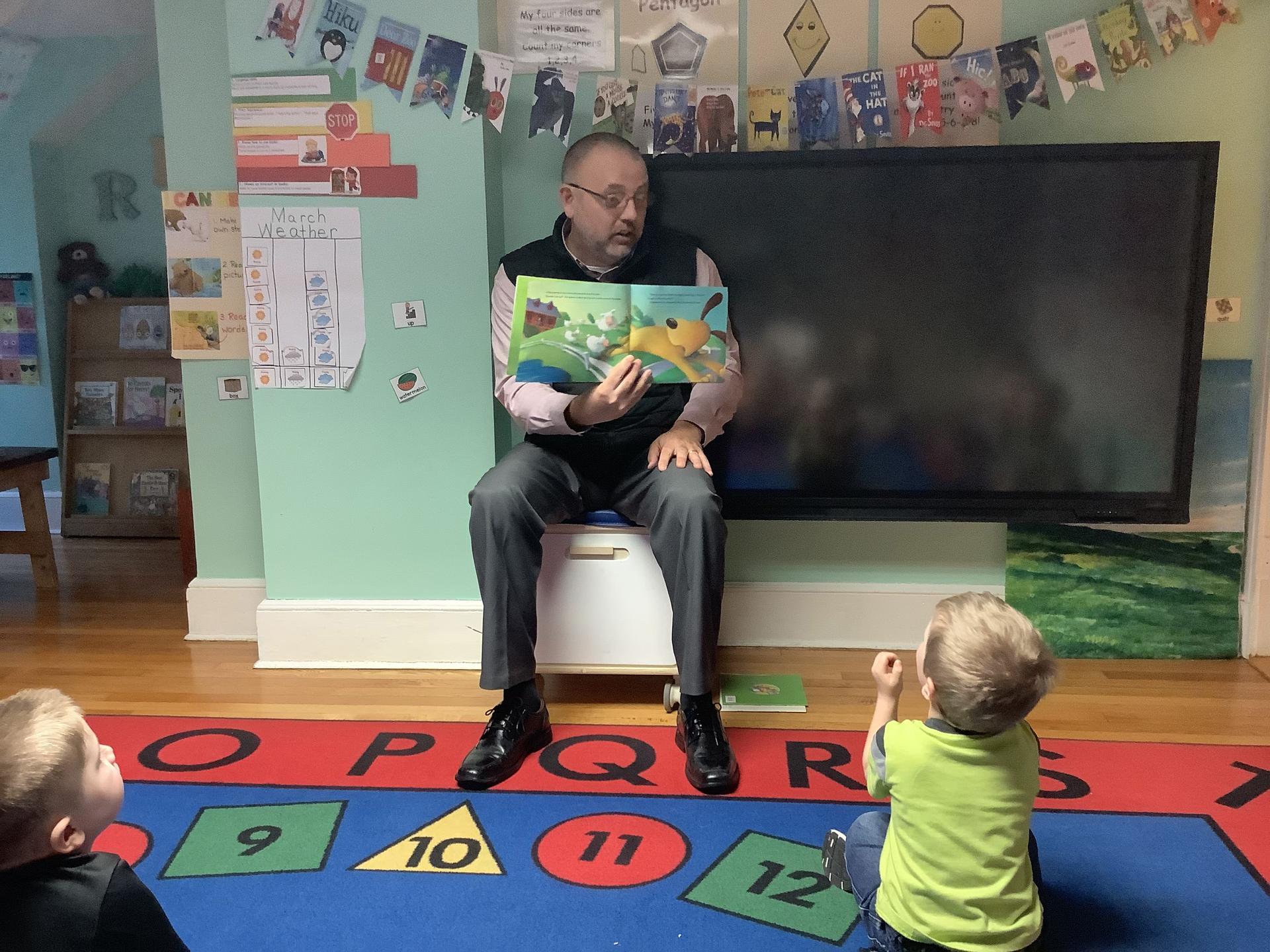 D.J. Shepardson reading to PreK students