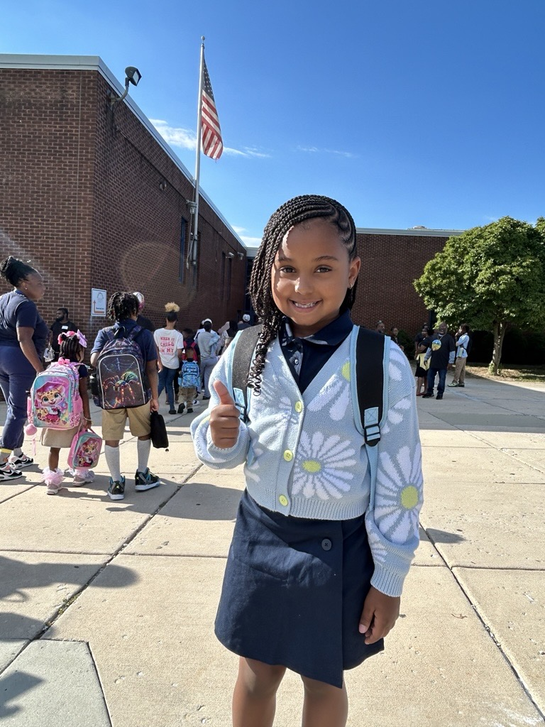 niña en primer día de clases en Moravia 