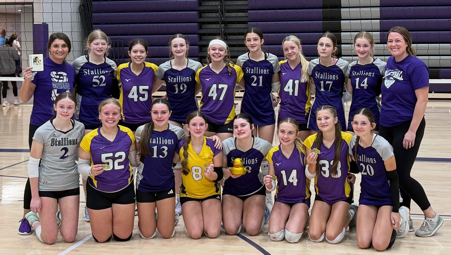 SHMS and WSMS 8th grade volleyball teams posing together with their medals