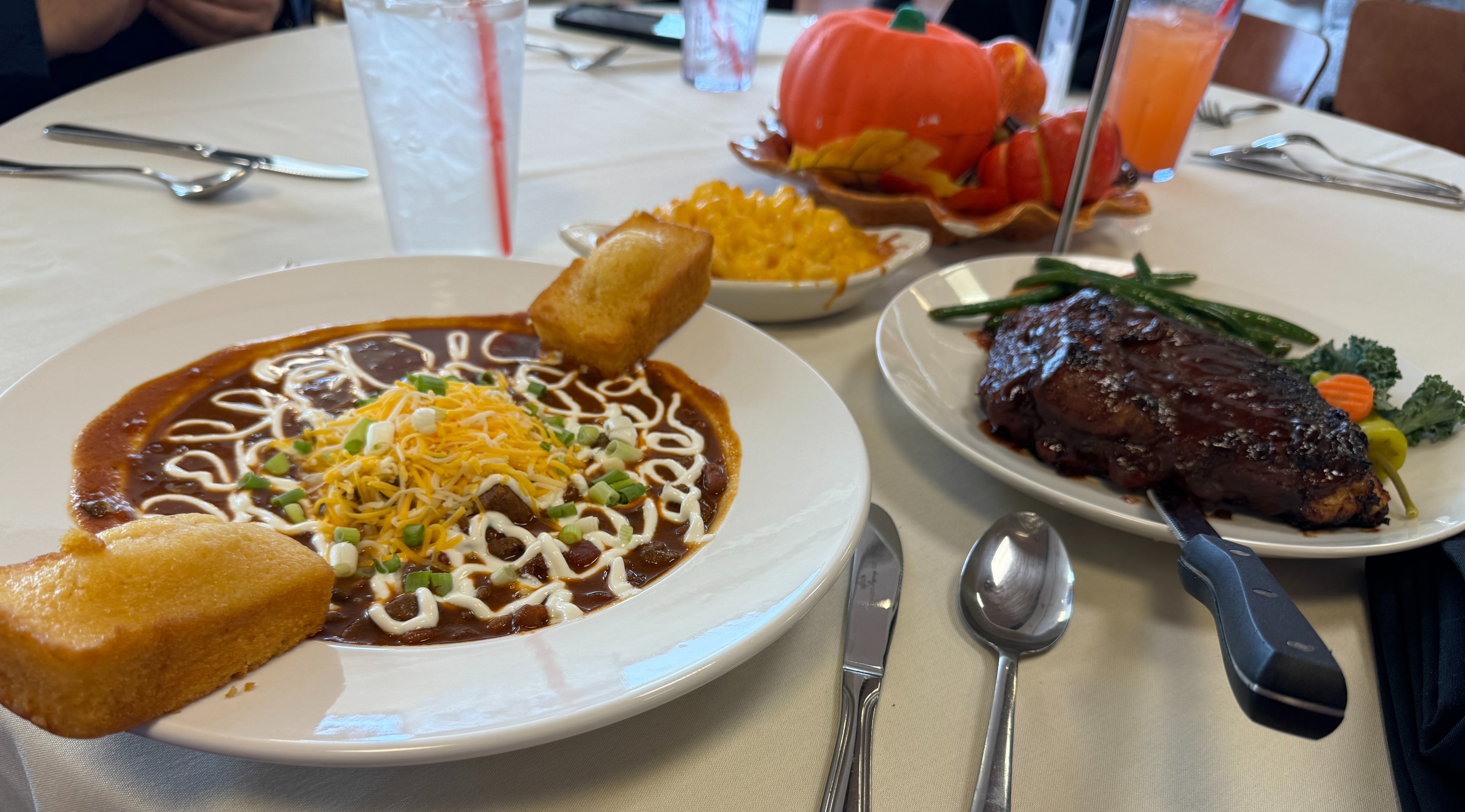 Chili, ribs, and mac & cheese from the first Heritage Room service