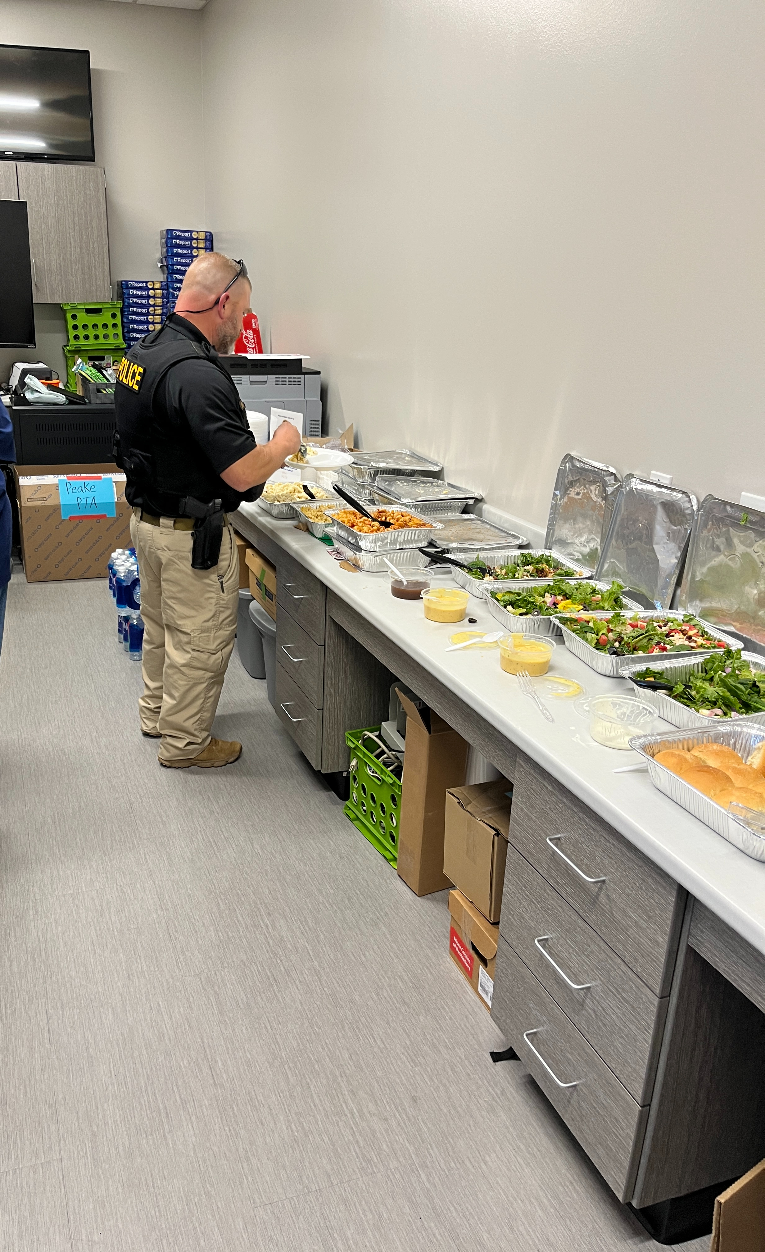 teachers getting food