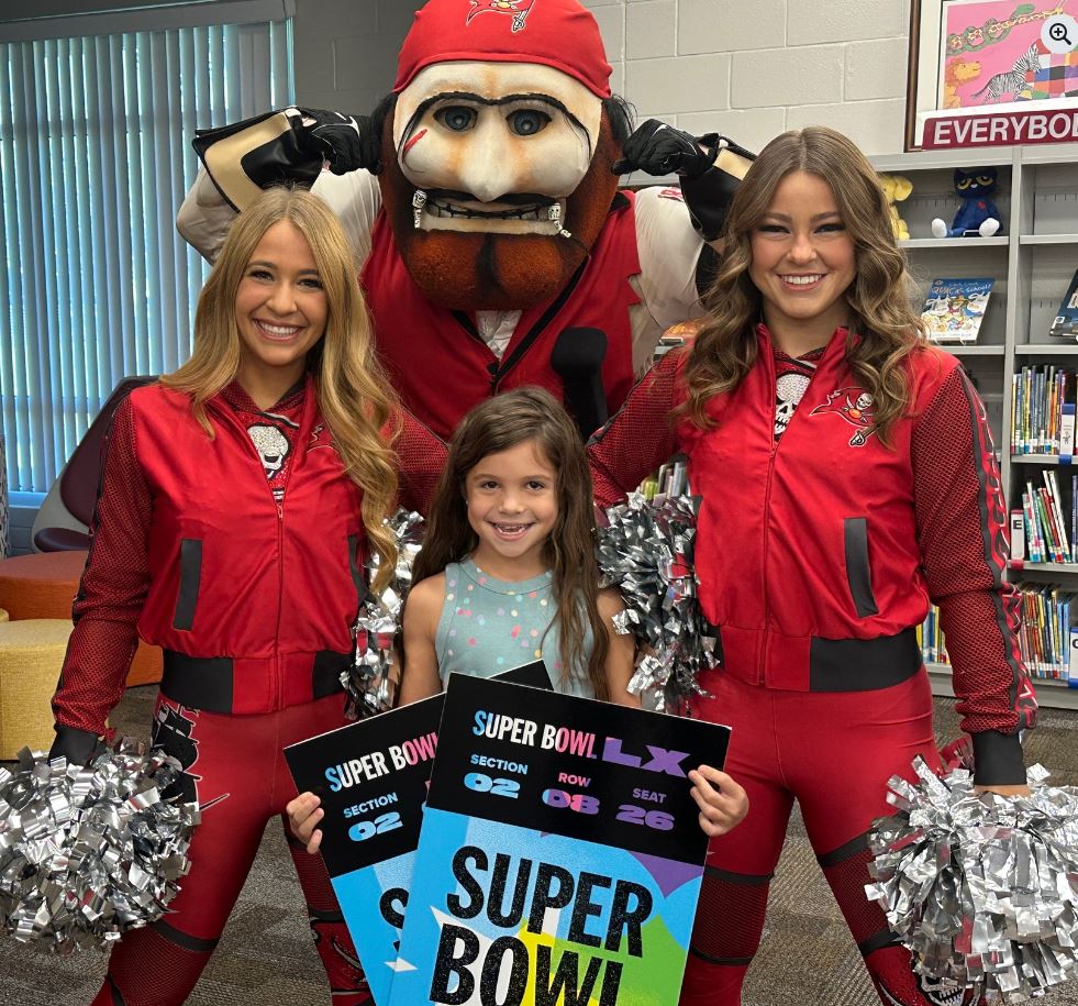 Little girl and Bucs cheerleaders