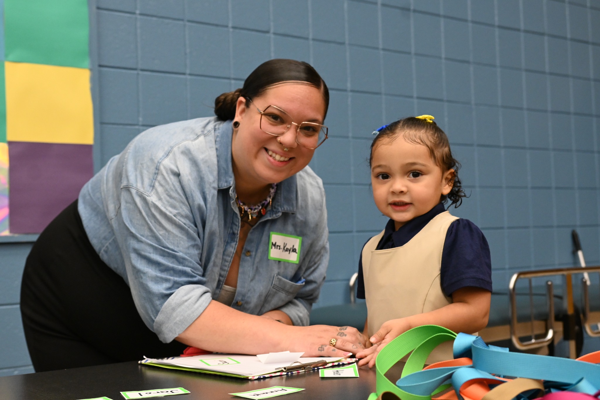 A preschool student at Kelly talks to her new teacher