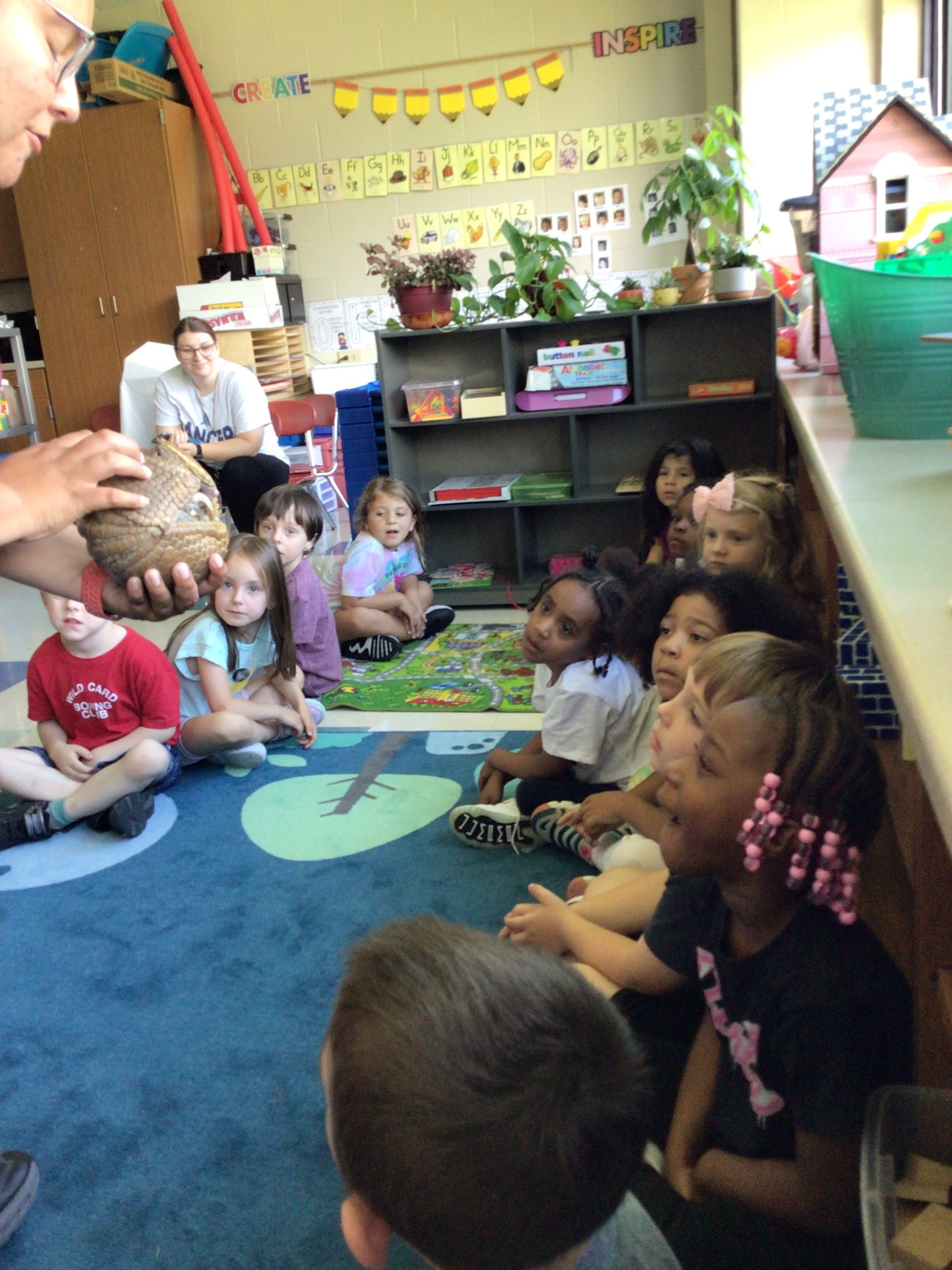 Students learning from Zoo Mobile