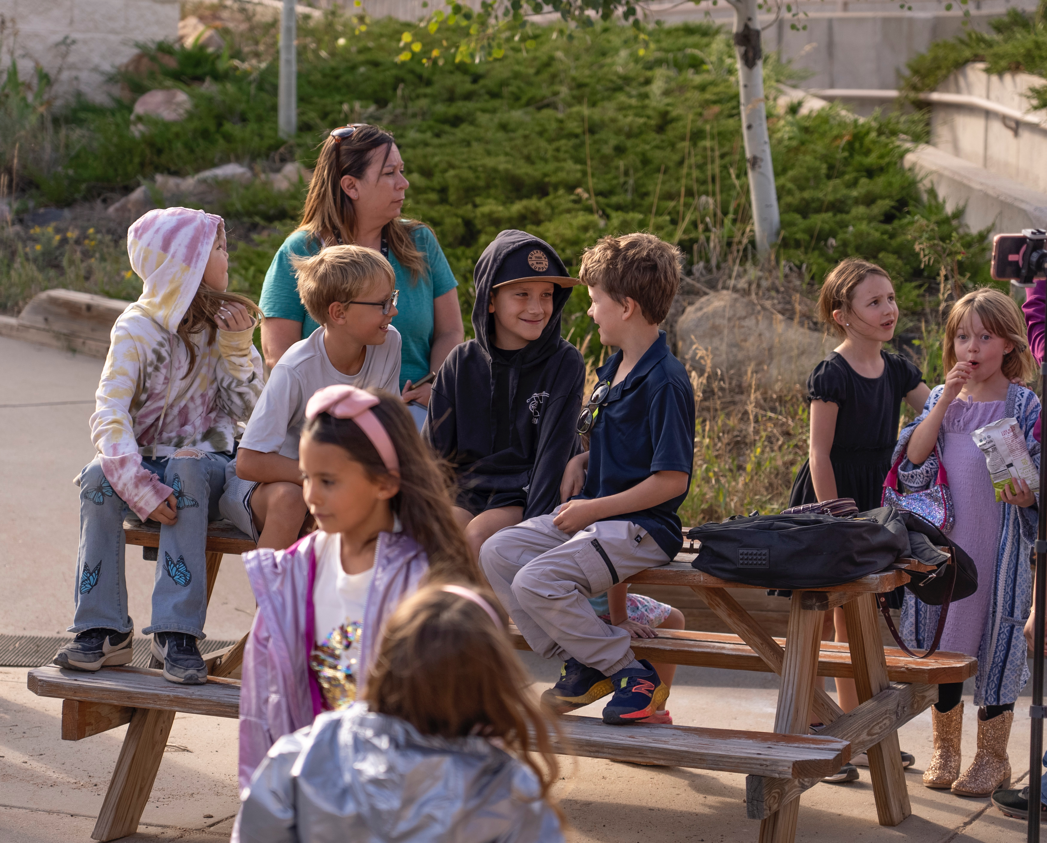 elementary kids outside playing