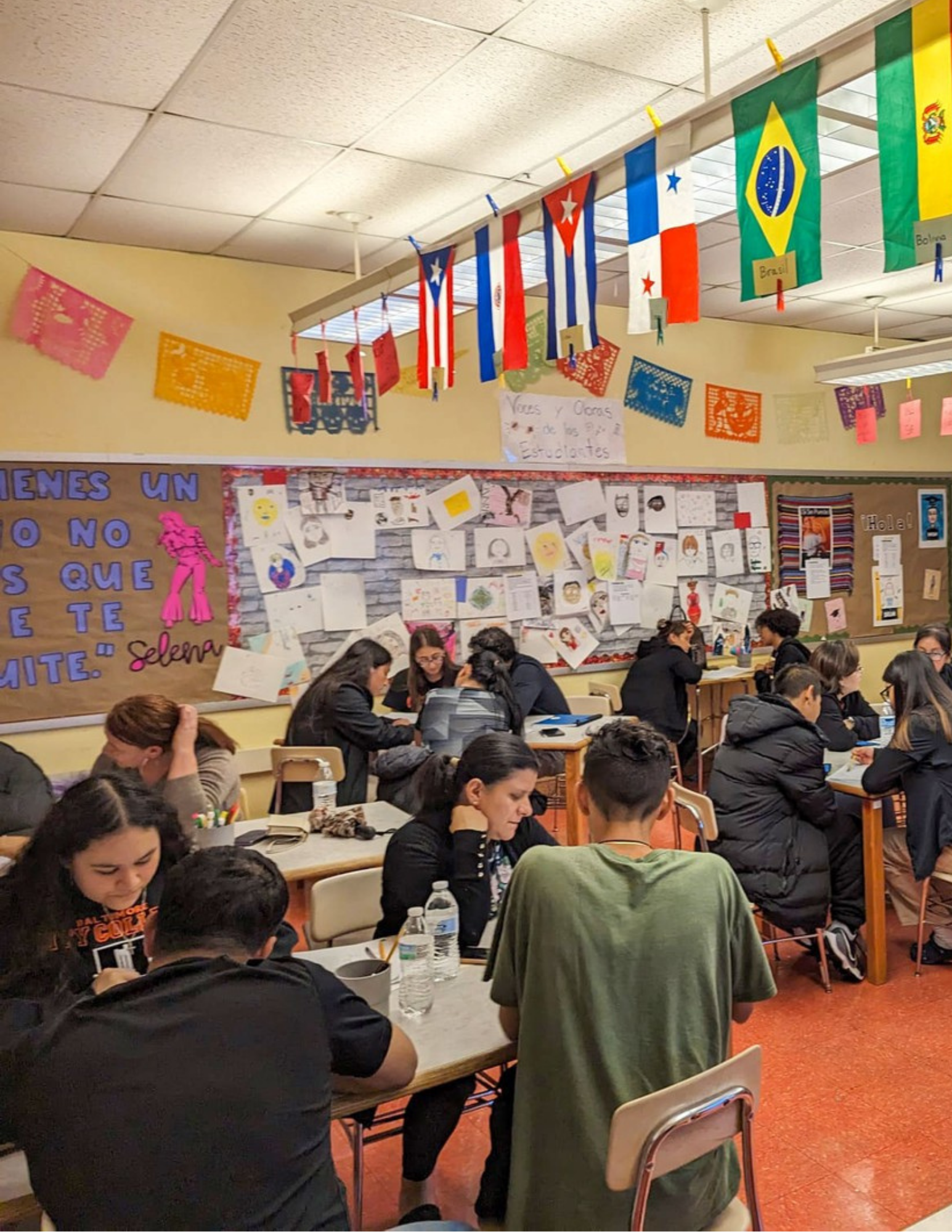Programa de intercambio de idiomas dirigido completamente por estudiantes de secundaria del club SOMOS (Estudiantes Organizando una Sociedad Multicultural y Abierta) en Baltimore City College