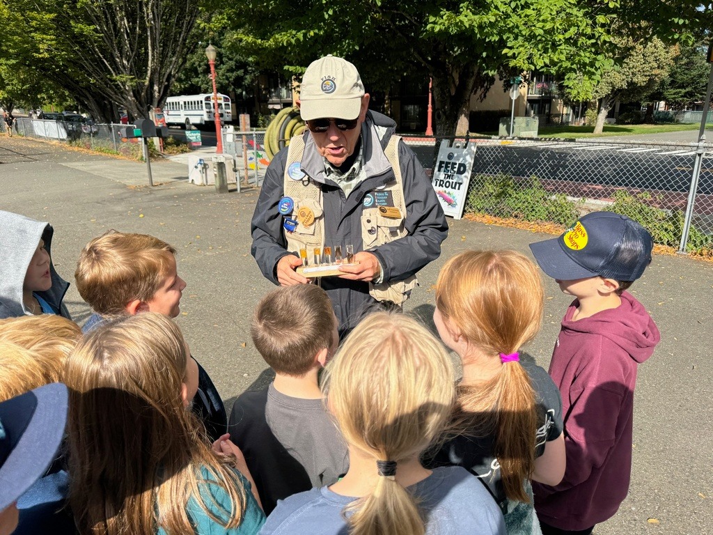 Mrs. Cierkowski's 3rd grade class on their field trip to the Salmon Hatchery