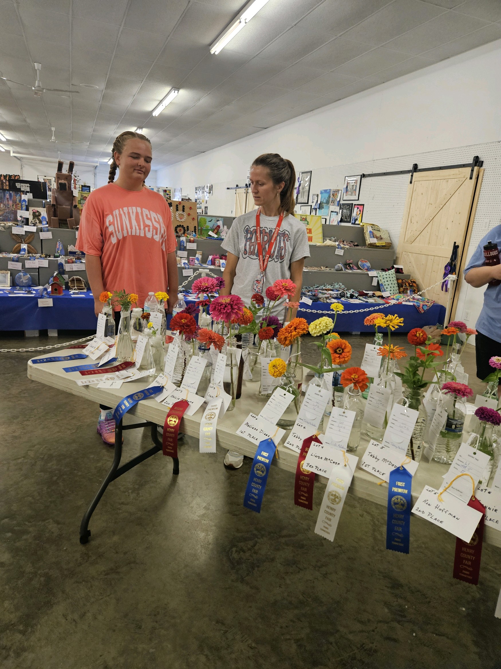 HCHS student enjoying the fair displays