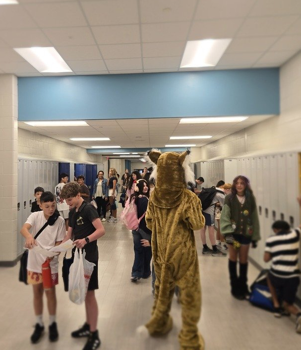 Students in the hallway with wildcat mascot