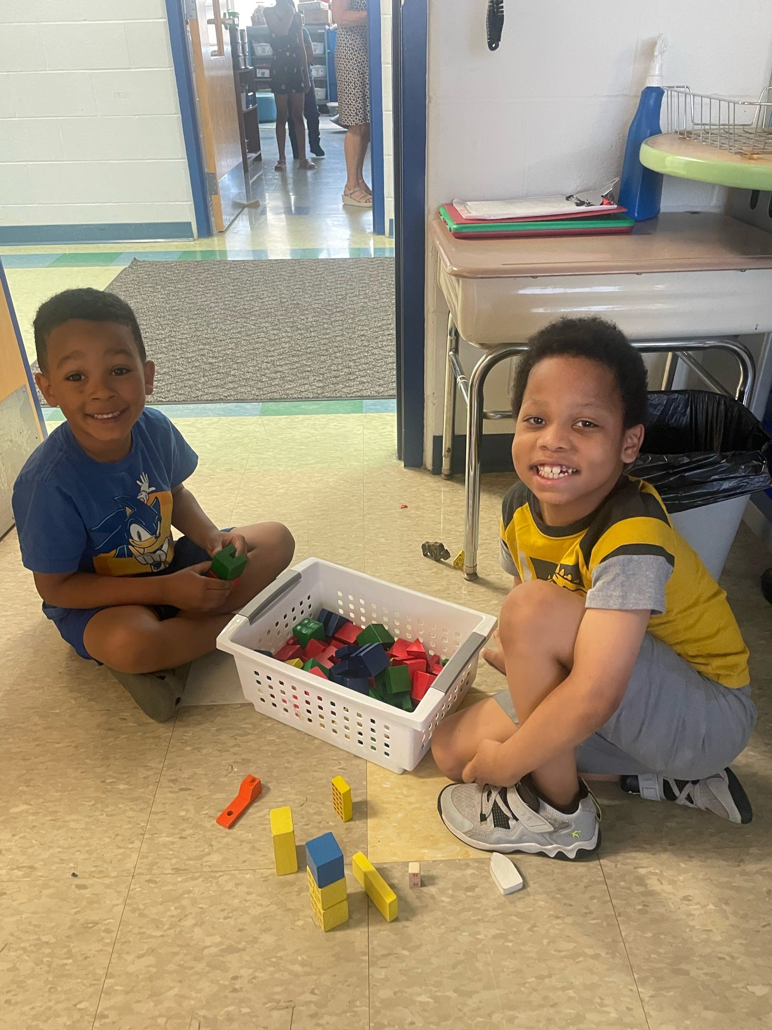 kindergarten students visiting first grade