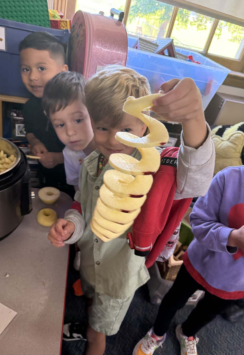 Kinder large apple spiral