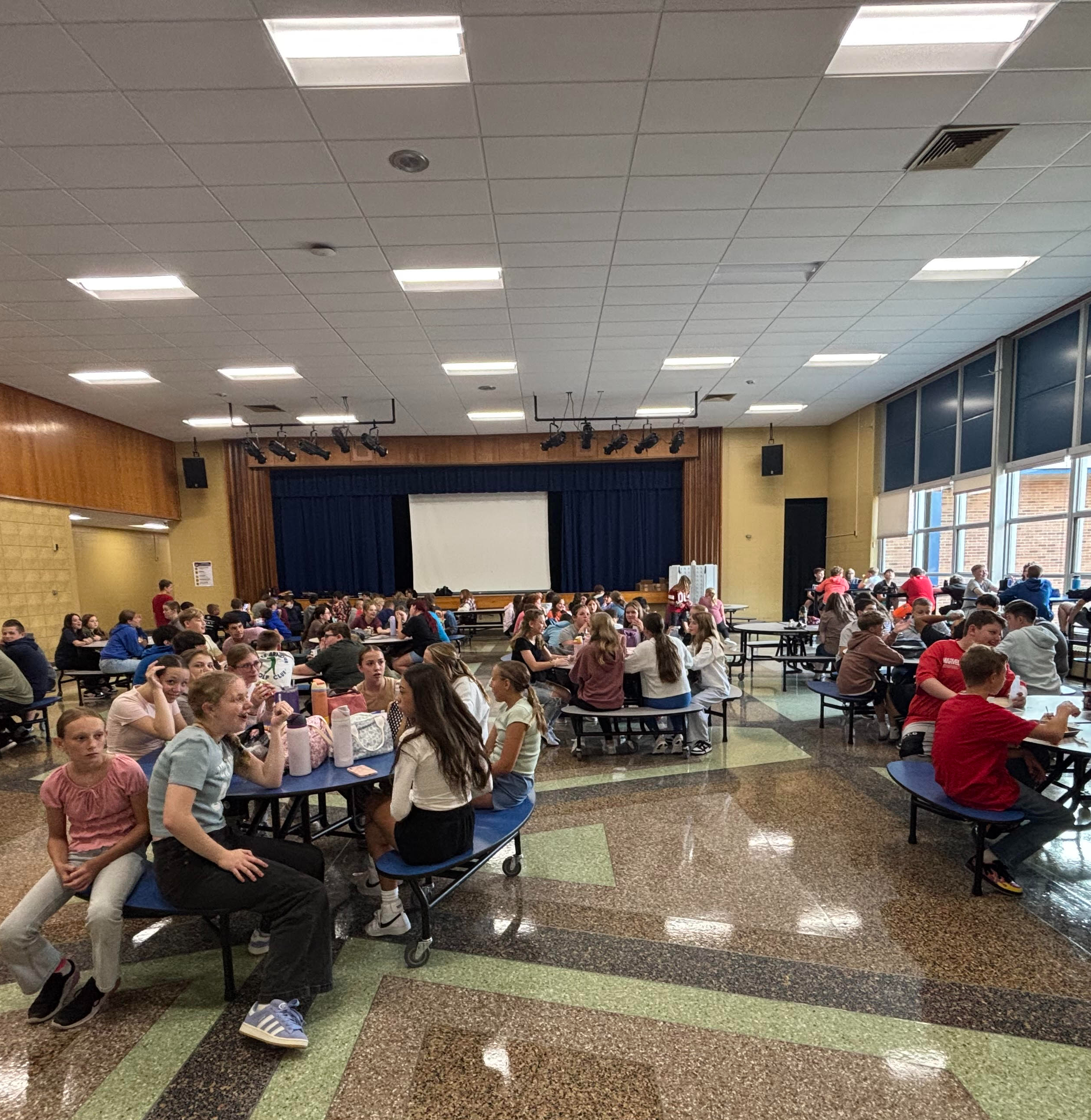 MS Lunch - Students eating and socializing